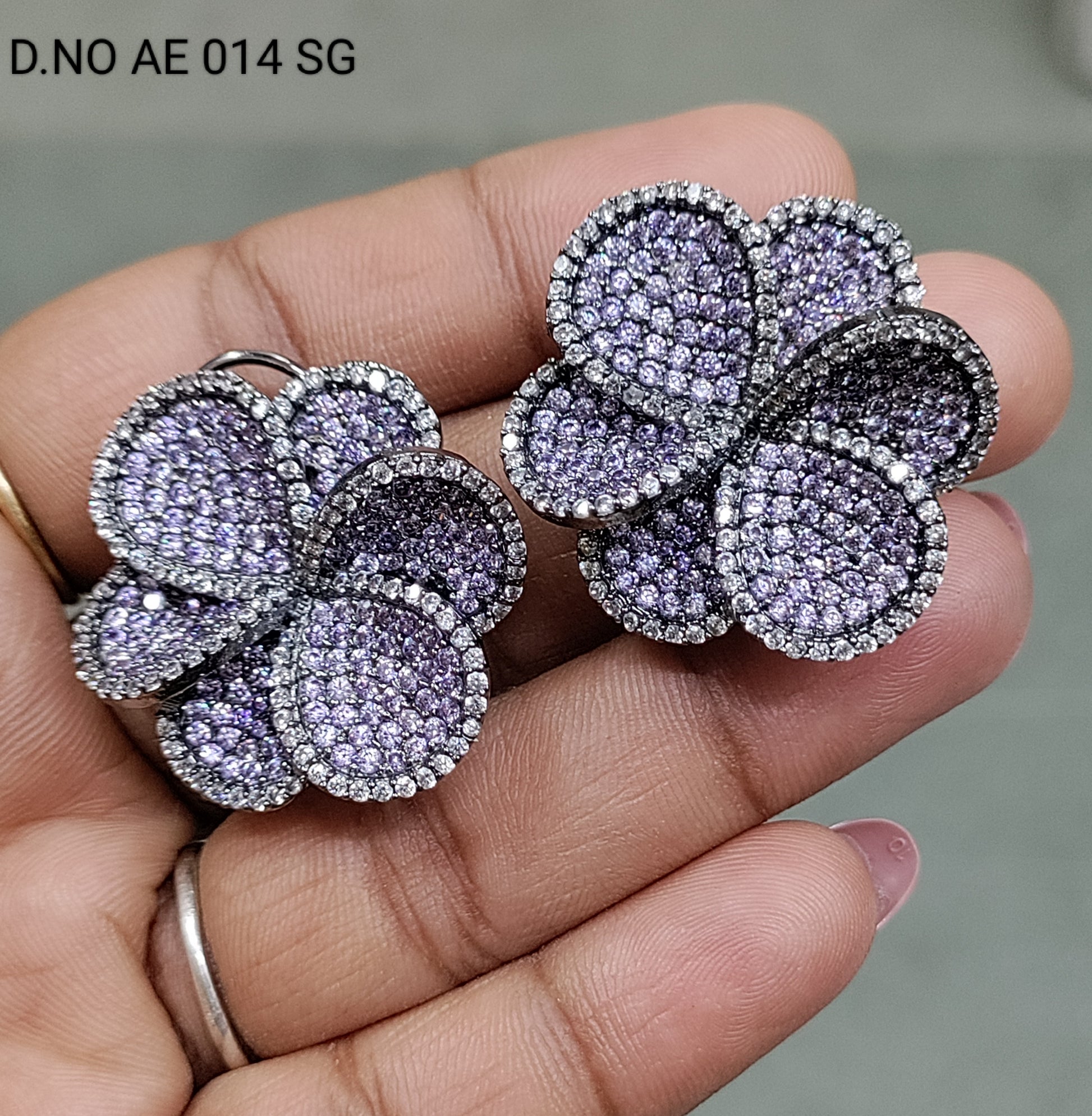 Cz Ad Victorian Tops & Stud Earrings Sku AE 014 SG rchiecreation