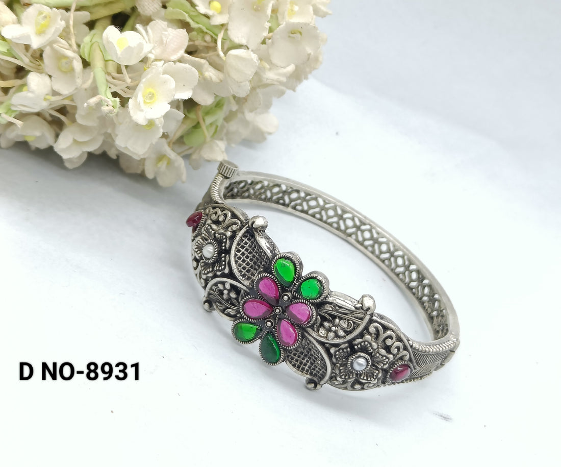 Victorian Woman Bracelet  rchiecreation