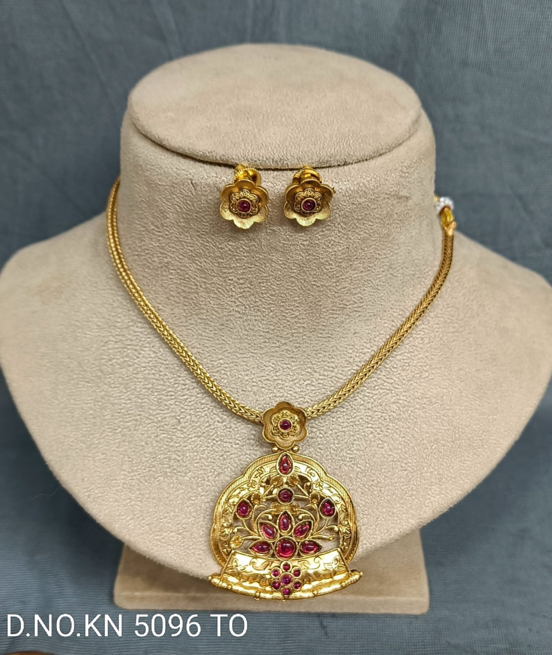 Golden Chain Pendant KN 5096 TO