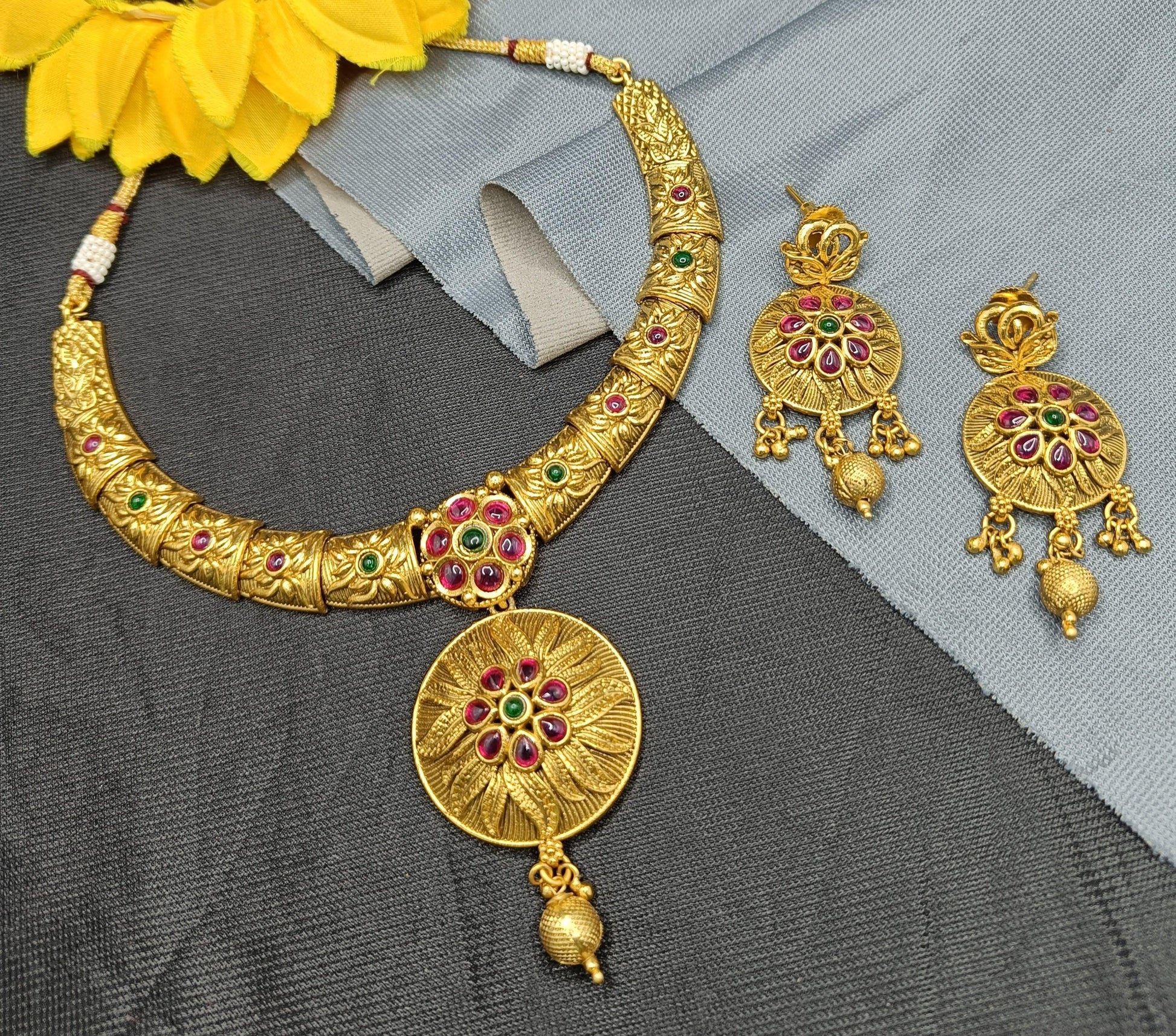 Antique Golden Necklace Set 15006 D3 - rchiecreation